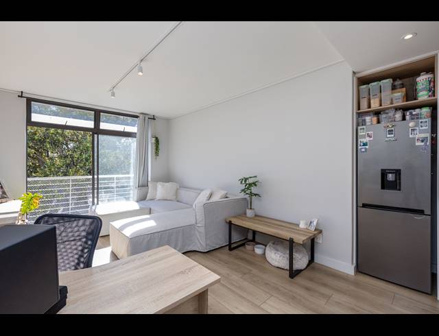 1 BEDROOM APARTMENT SOLD IN SEA POINT